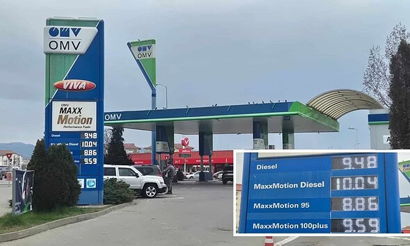 Imaginea arată un panou cu prețurile carburanților la o benzinărie din Alba Iulia, depășind pragul p.