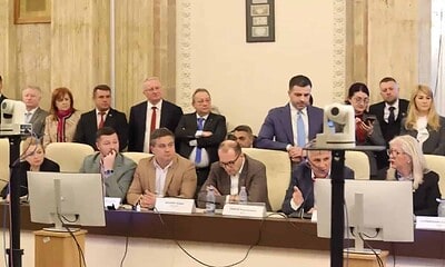 Imagine de la dezbaterea bugetului în comisii, cu oficiali și parlamentari.