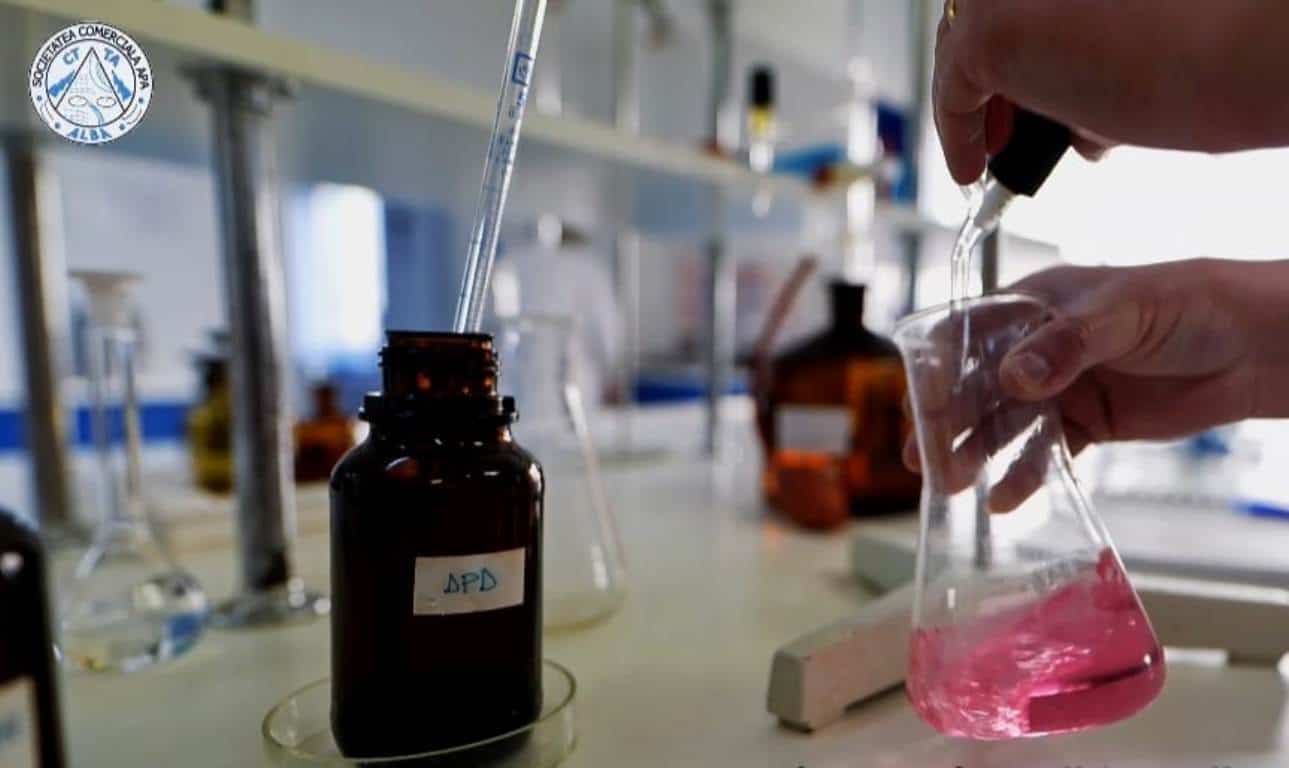 Testare apă pentru calitate la robinete.