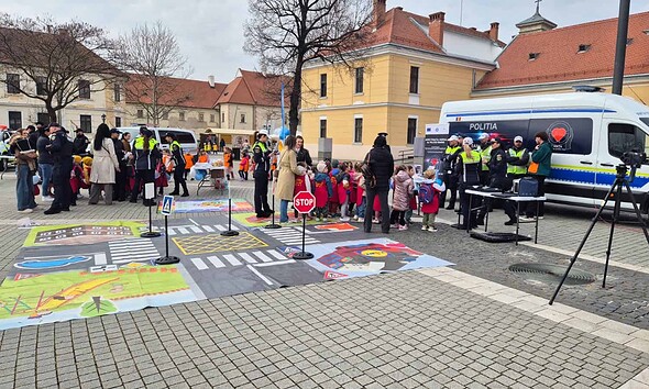 Polițiști, criminaliști și câini de poliție în Piața Cetății.