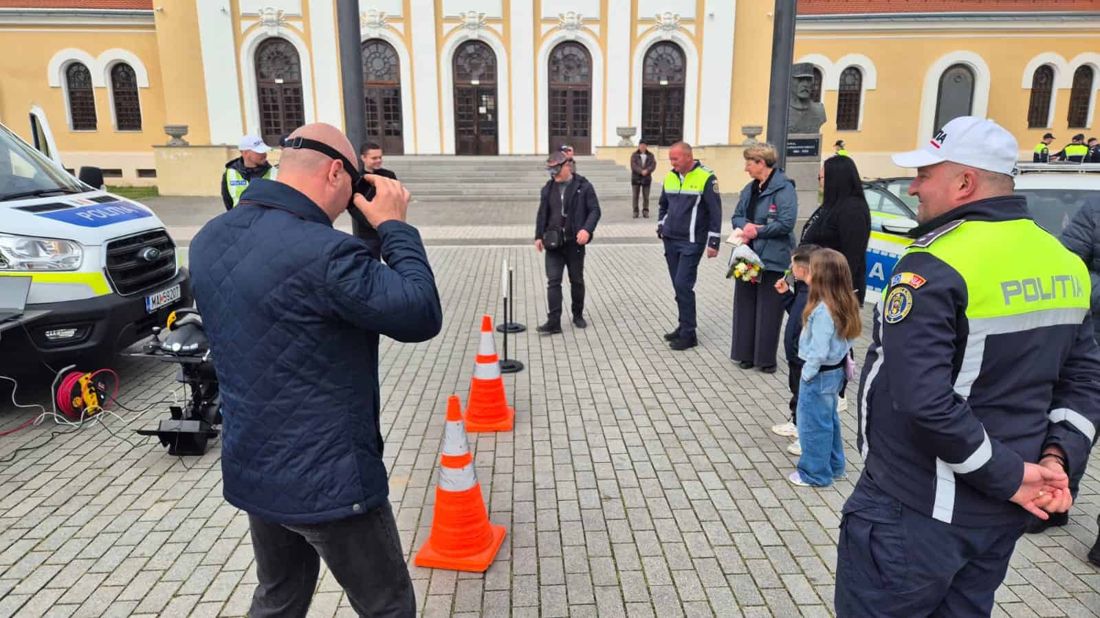 Polițiști și criminaliști în acțiune în Piața Cetății, eveniment special dedicat Zilei Poliției Româ.