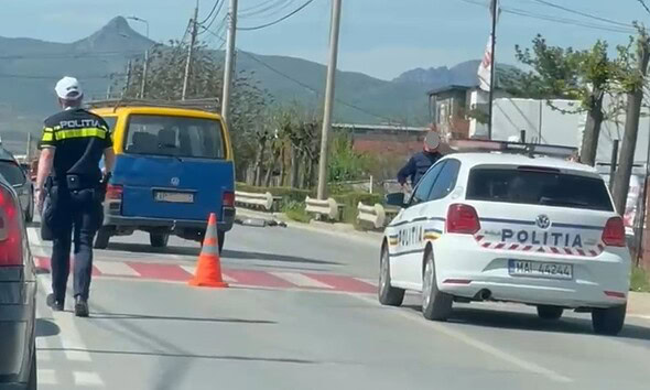 Accident la Alba Iulia cu un copil de 12 ani lovit de mașină pe trotinetă.