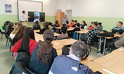 Elevi și cadre didactice participă la activitate educațională la Cugir.