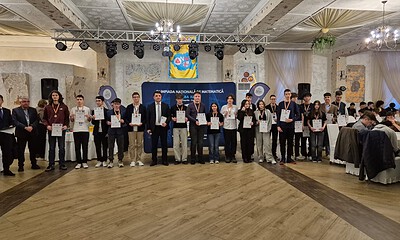Elevi de la Colegiul HCC și alți olimpici premiați pentru excelență în matematică la Alba Iulia.
