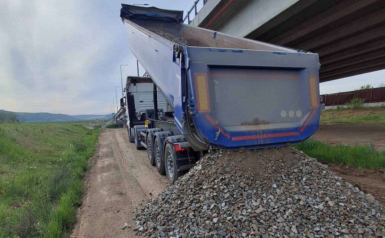 utilaj camion piatra concasata