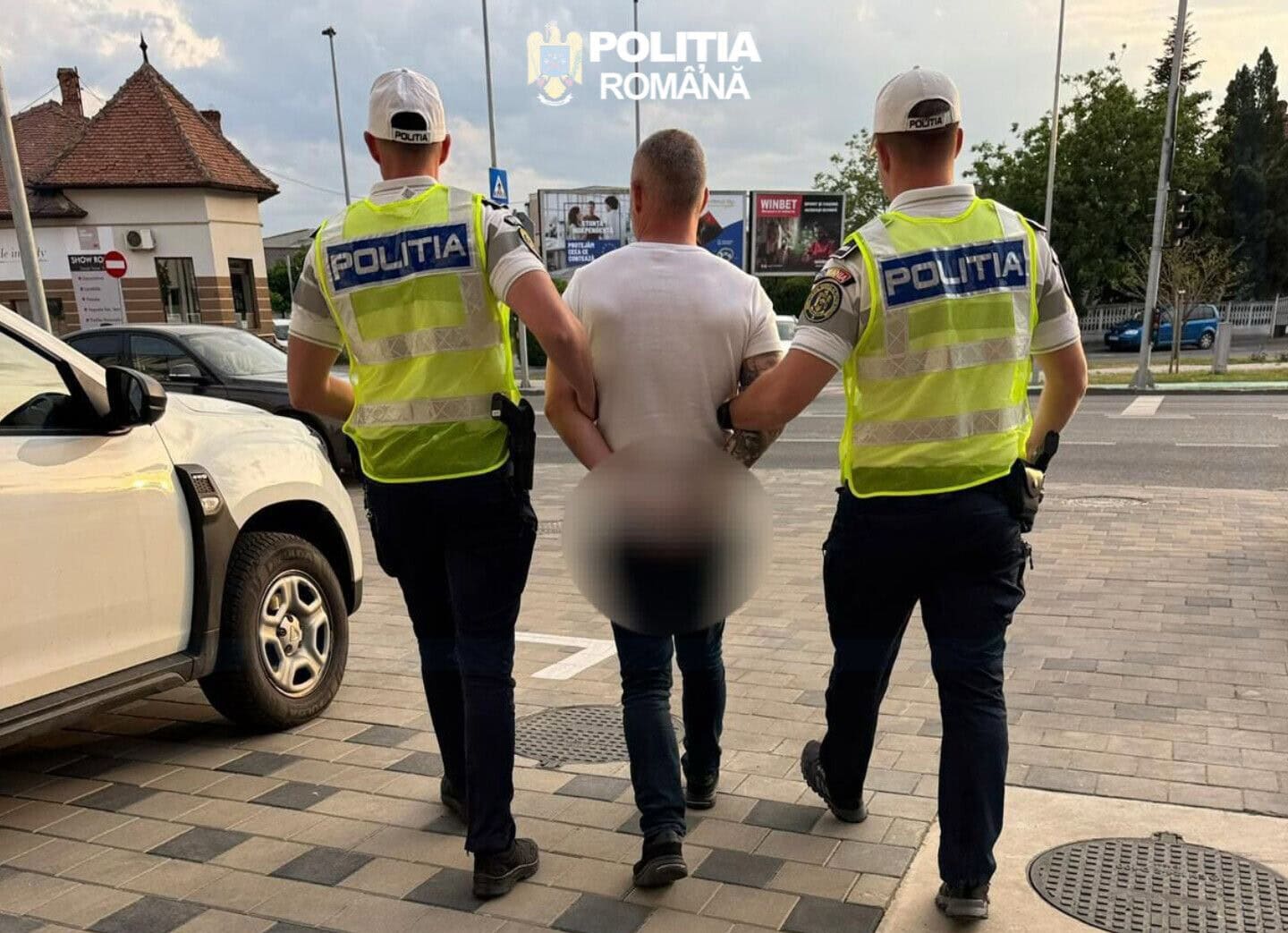 Un șofer din Alba care mergea în zig-zag cu mașina pe Autostrada A10, REȚINUT de polițiști. Ce au descoperit oamenii legii
