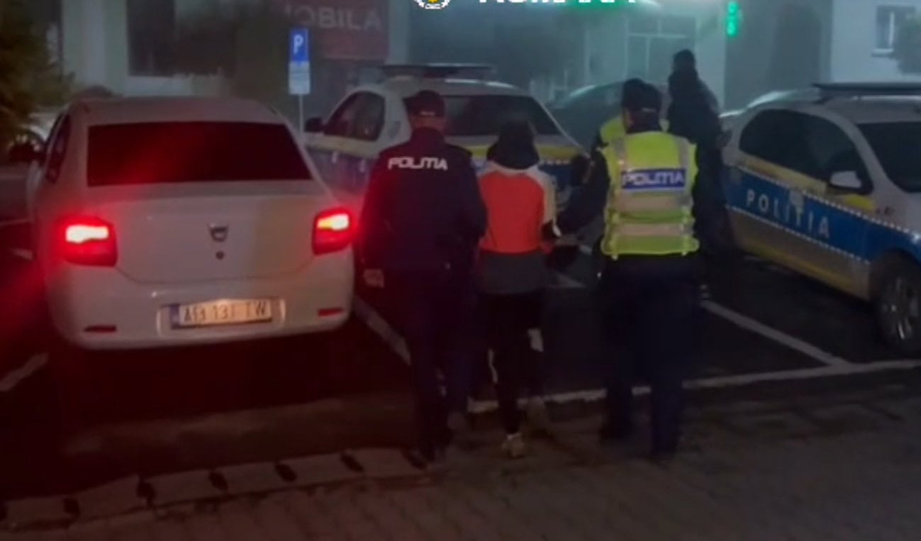 Cei doi adolescenți care au încercat să violeze o fată de 13 ani, în subsolul unei case nelocuite, au fost arestați