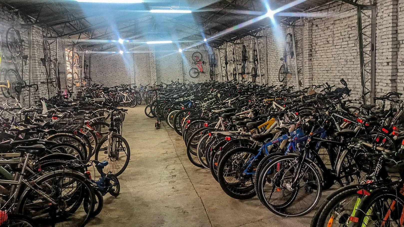 depozit ilegal biciclete