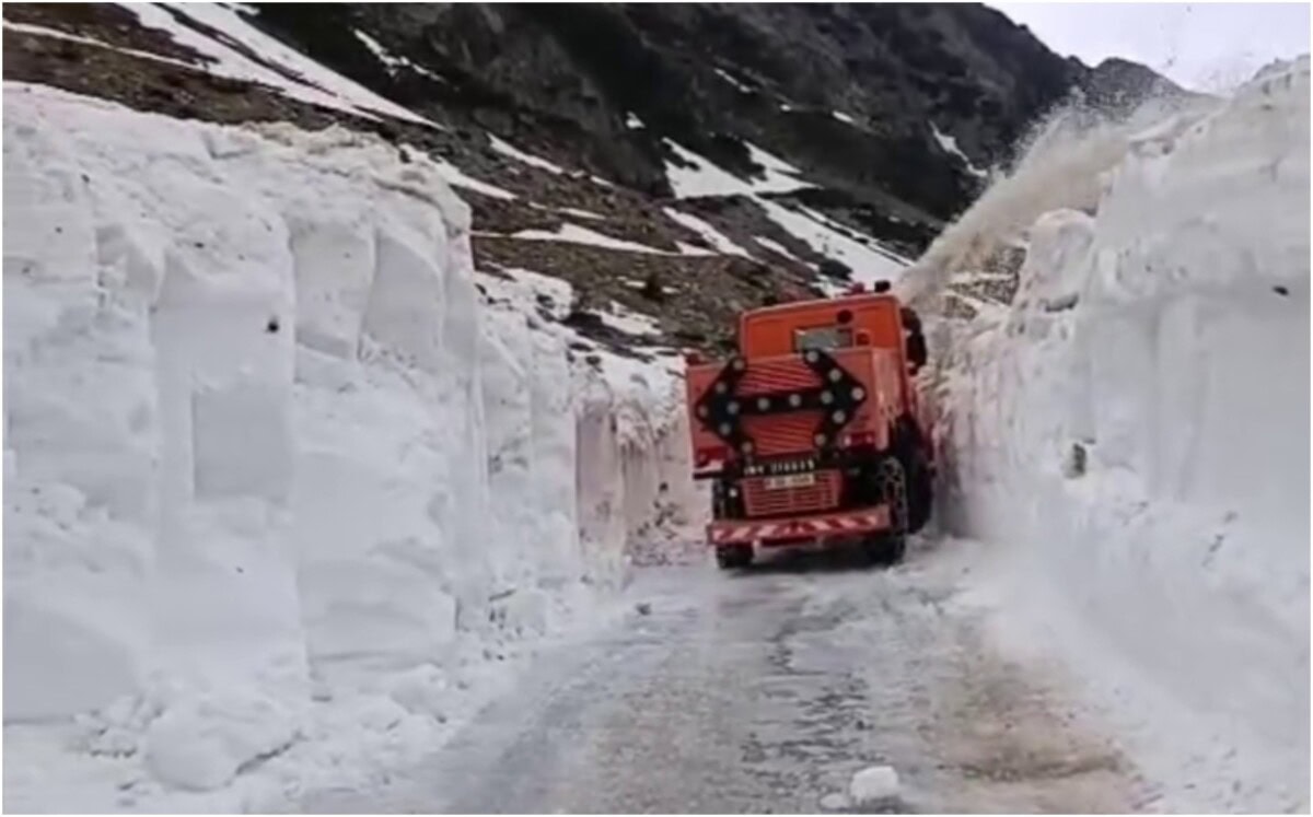 VIDEO: Imagini spectaculoase cu deszăpezirea de pe Transfăgărășan. Cât măsoară stratul de zăpdă