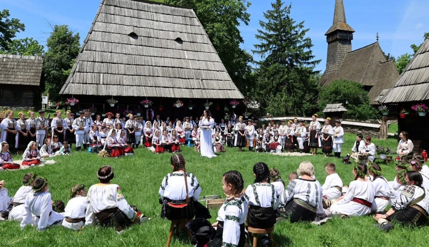 Grupul vocal tradițional „Muguri de Tezaur” din Alba, prezent în emisiunea specială de Ziua Internațională a Copilului de la TVR 1