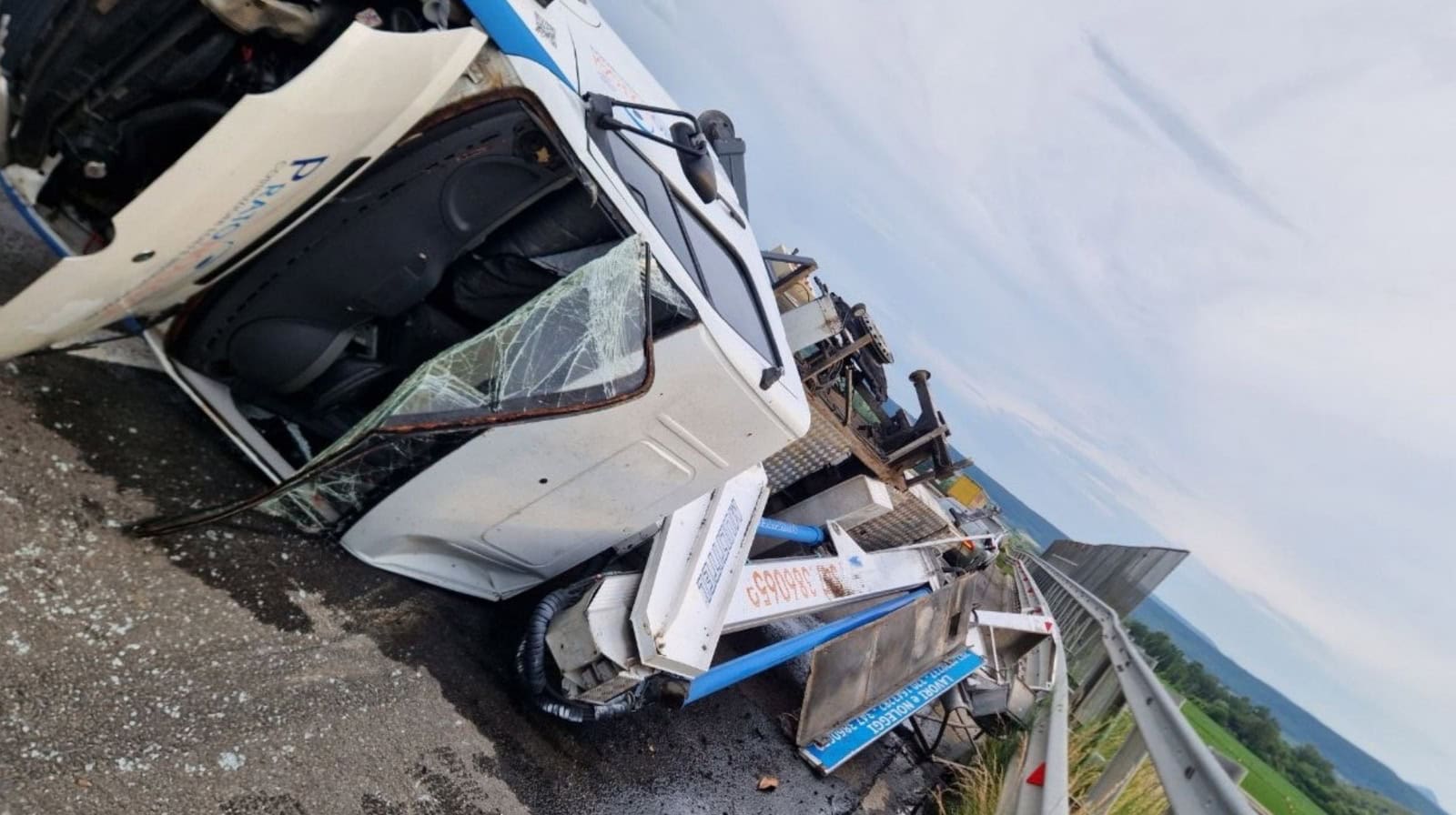 FOTO ACCIDENT RUTIER pe Autostrada A10, sensul de mers Decea-Aiud: Un autoturism implicat