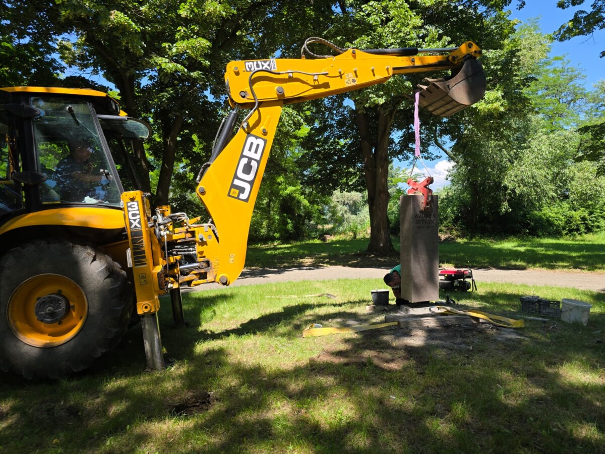 FOTO: Bustul lui Wagner Istvan, montat în Parcul Dendrologic din Ciumbrud. Când va fi dezvelită statuia „părintelui trandafirilor”