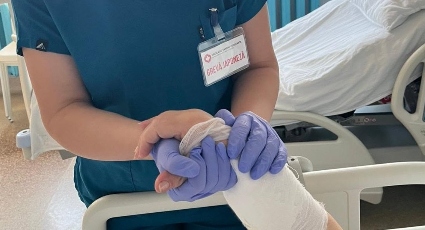 Angajați din spitalele din Alba și din țară, în grevă japoneză, nemulțumiți de legea salarizării. Care sunt revendicările Sanitas