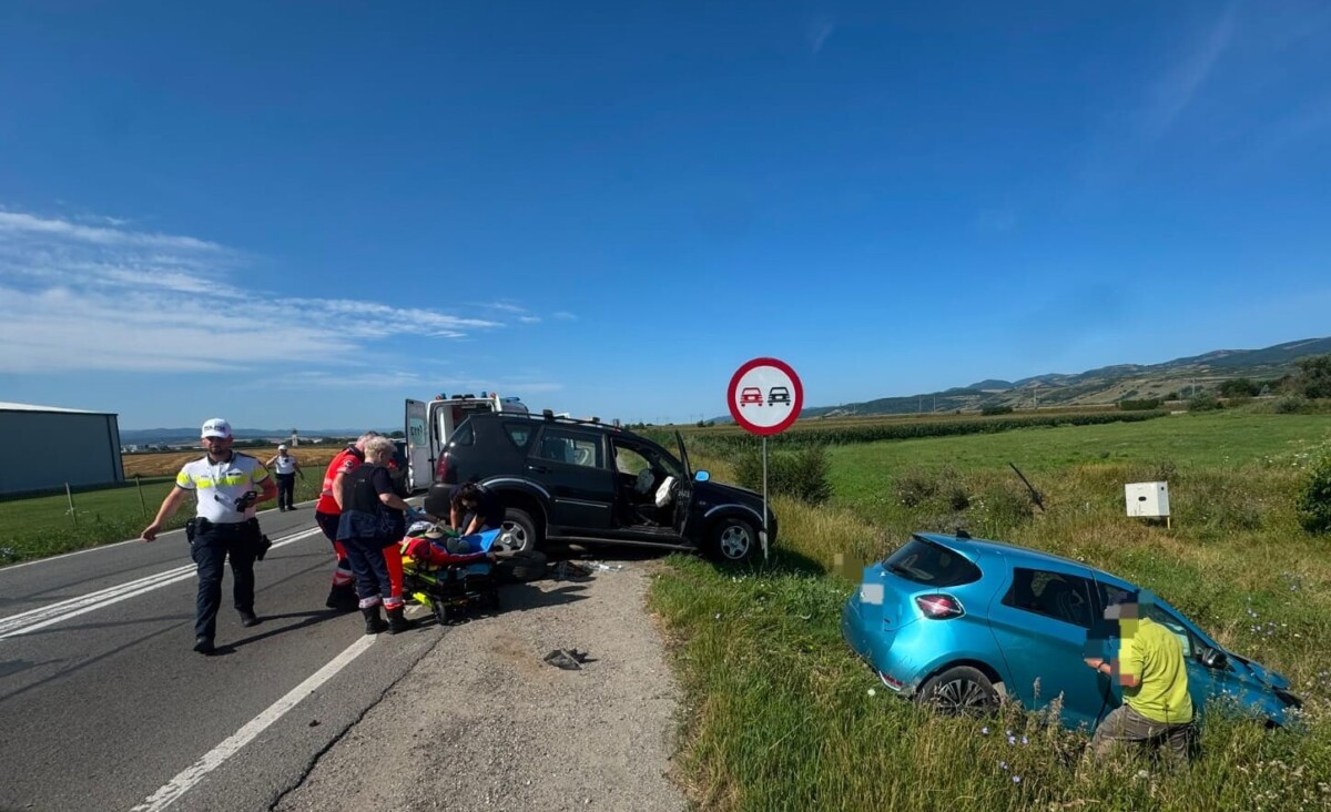 UPDATE FOTO: ACCIDENT rutier în Oarda. O persoană rănită, după ce patru mașini s-au lovit, în zona unei benzinării