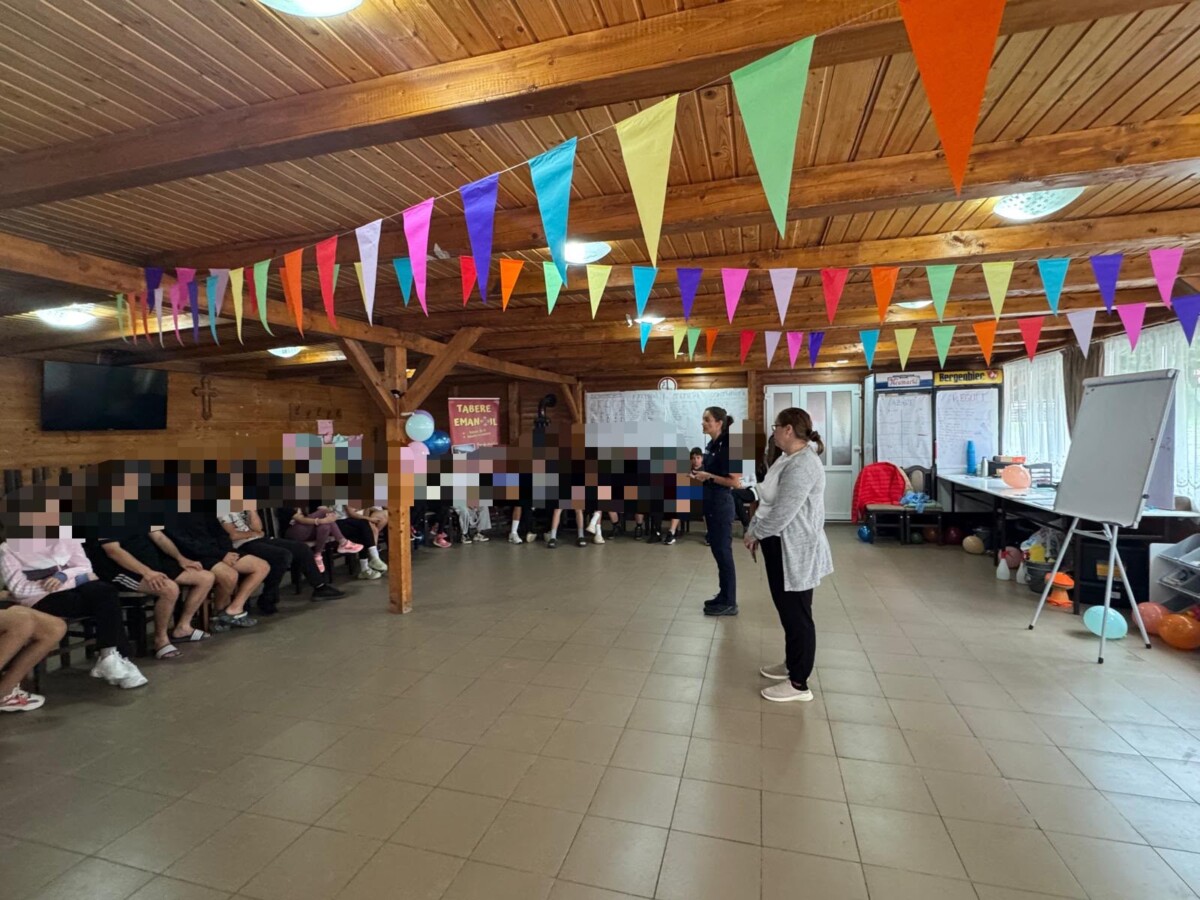 Peste 250 de elevi aflați în tabere în Alba au discutat cu polițiști despre o mare problemă: bullyingul și efectele fenomenului