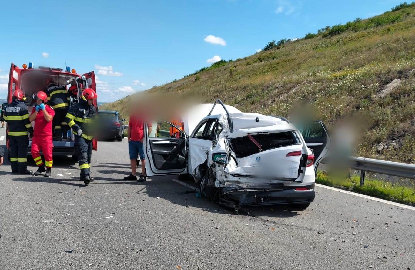 FOTO: Accident pe autostrada A10 Aiud-Turda. Impact între două autoturisme și un camion