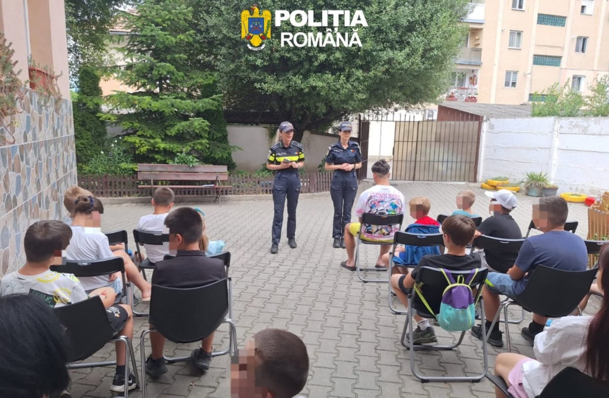 FOTO: Polițiștii din Alba au discutat cu peste 320 de copii și cadre didactice despre bullying și cyberbullying