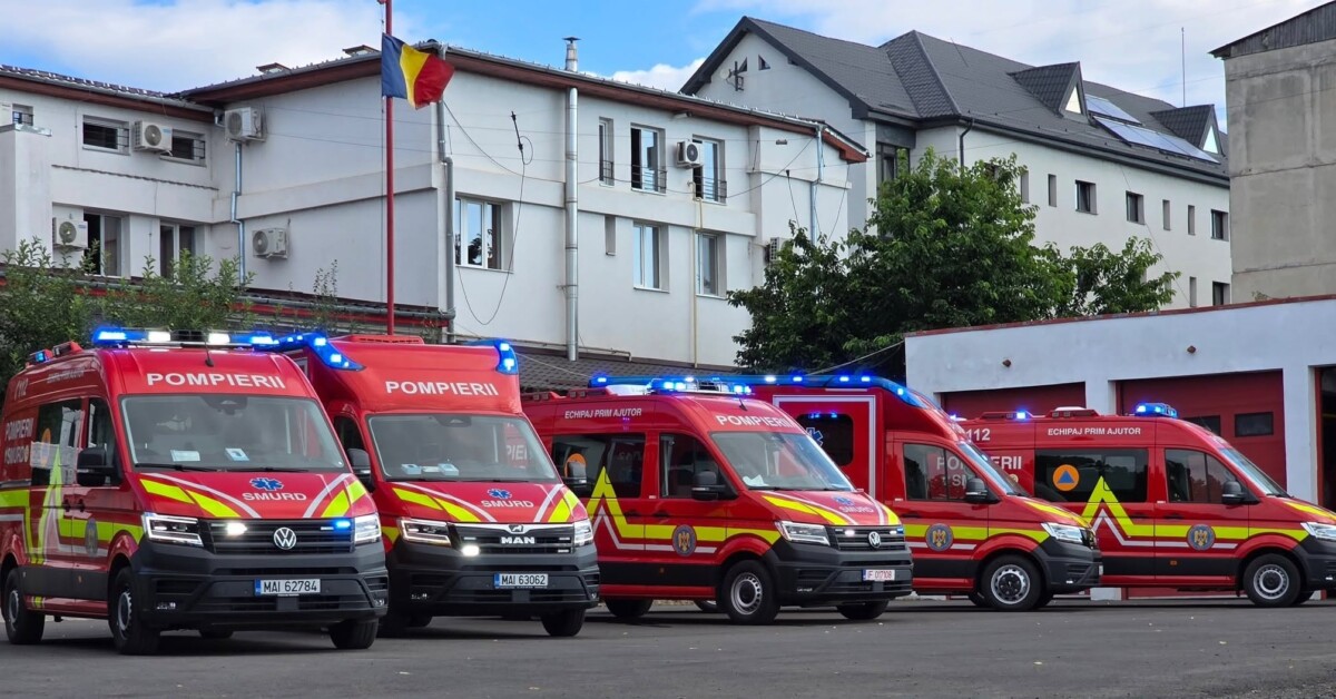 Ambulanțe noi, recepționate de ISU Alba: Vor fi folosite pentru intervențiile de urgență și prim ajutor calificat în tot județul