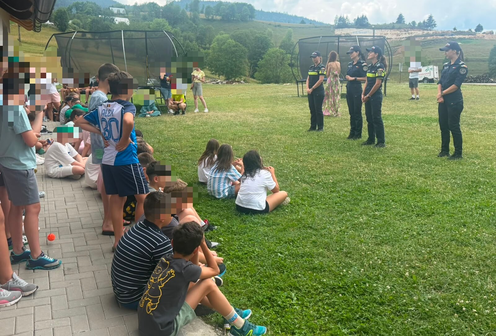 Peste 380 de copii din taberele școlare din Alba au discutat cu polițiștii despre bullying și cyberbullying