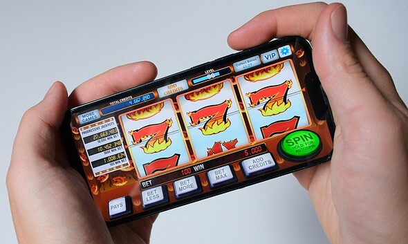jocurile pacanele online gambling sursa foto jocurile pacanele online gambling cazinou sursa foto Niek Doup via Unsplash