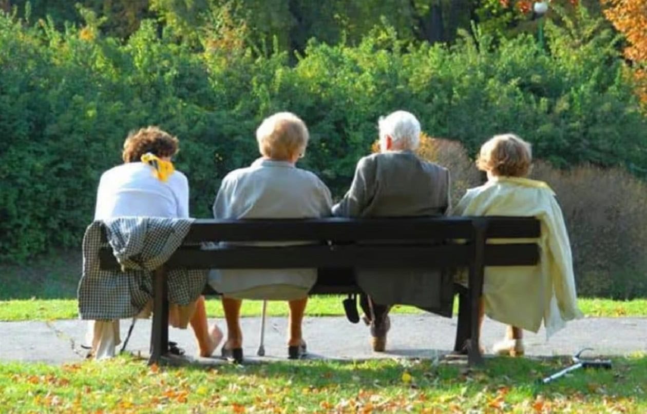 Zeci de mii de pensionari care locuiesc în străinătate primesc pensii din România. Suma uriașă pe care statul o plătește