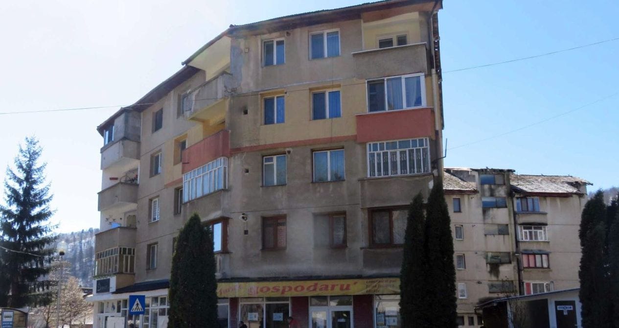 Două blocuri și o sală de evenimente din Zlatna vor fi modernizate. Peste 3 milioane euro, prin Programul „Regiunea Centru”