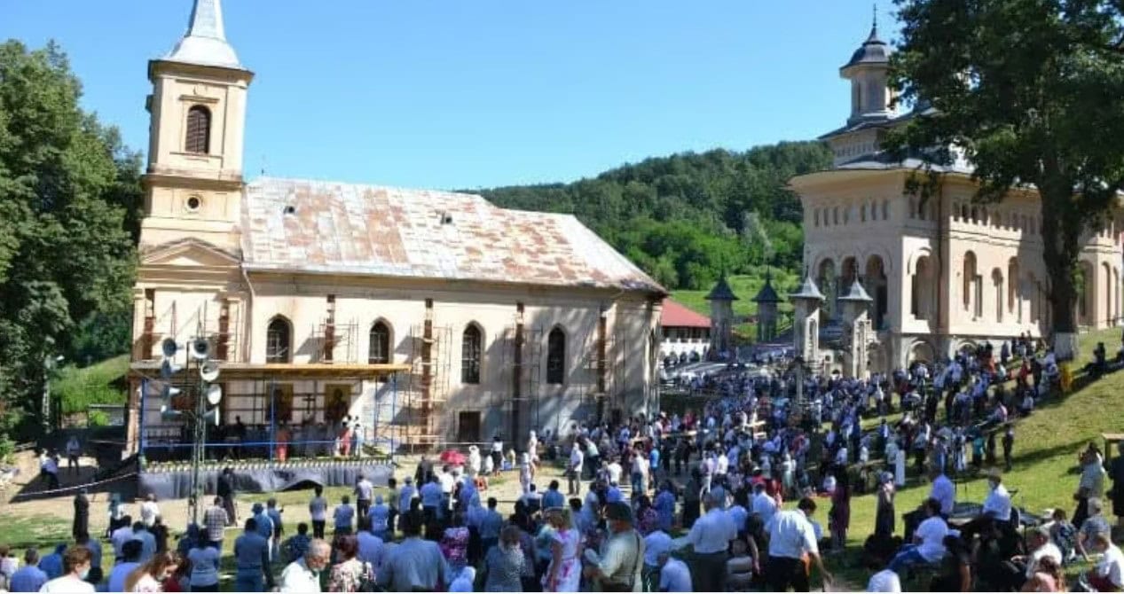 Pelerinaj și rugăciune de Sfânta Maria Mare 2026 la mănăstirile cu hramul Adormirea Maicii Domnului din România
