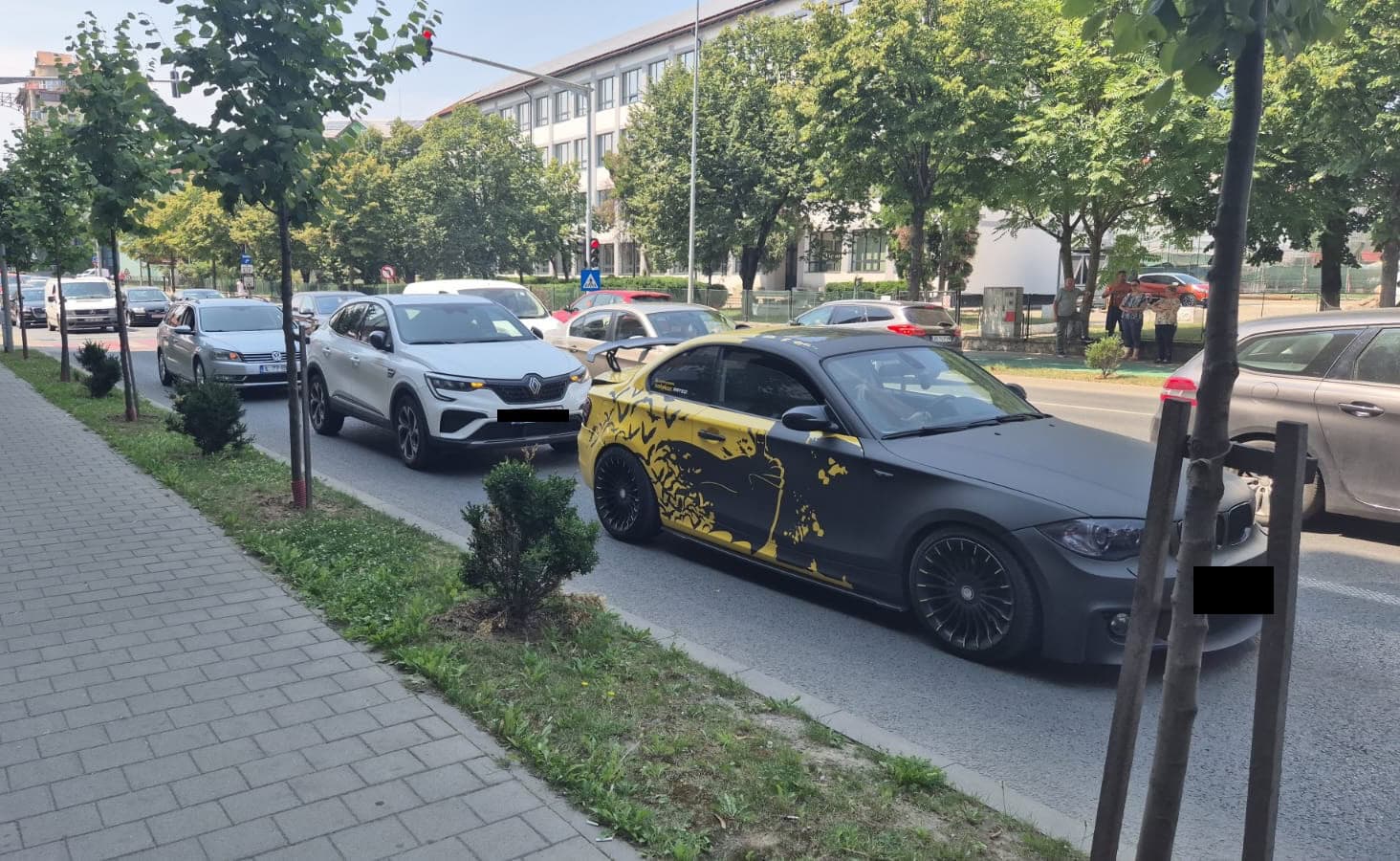 VIDEO ACCIDENT RUTIER la Alba Iulia: Impact între trei autoturisme, pe Bulevardul Tudor Vladimirescu