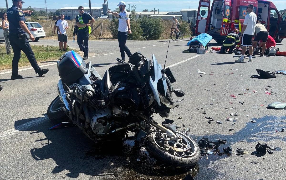 UPDATE FOTO ACCIDENT RUTIER la Aiud: Impact între un autoturism și o motocicletă