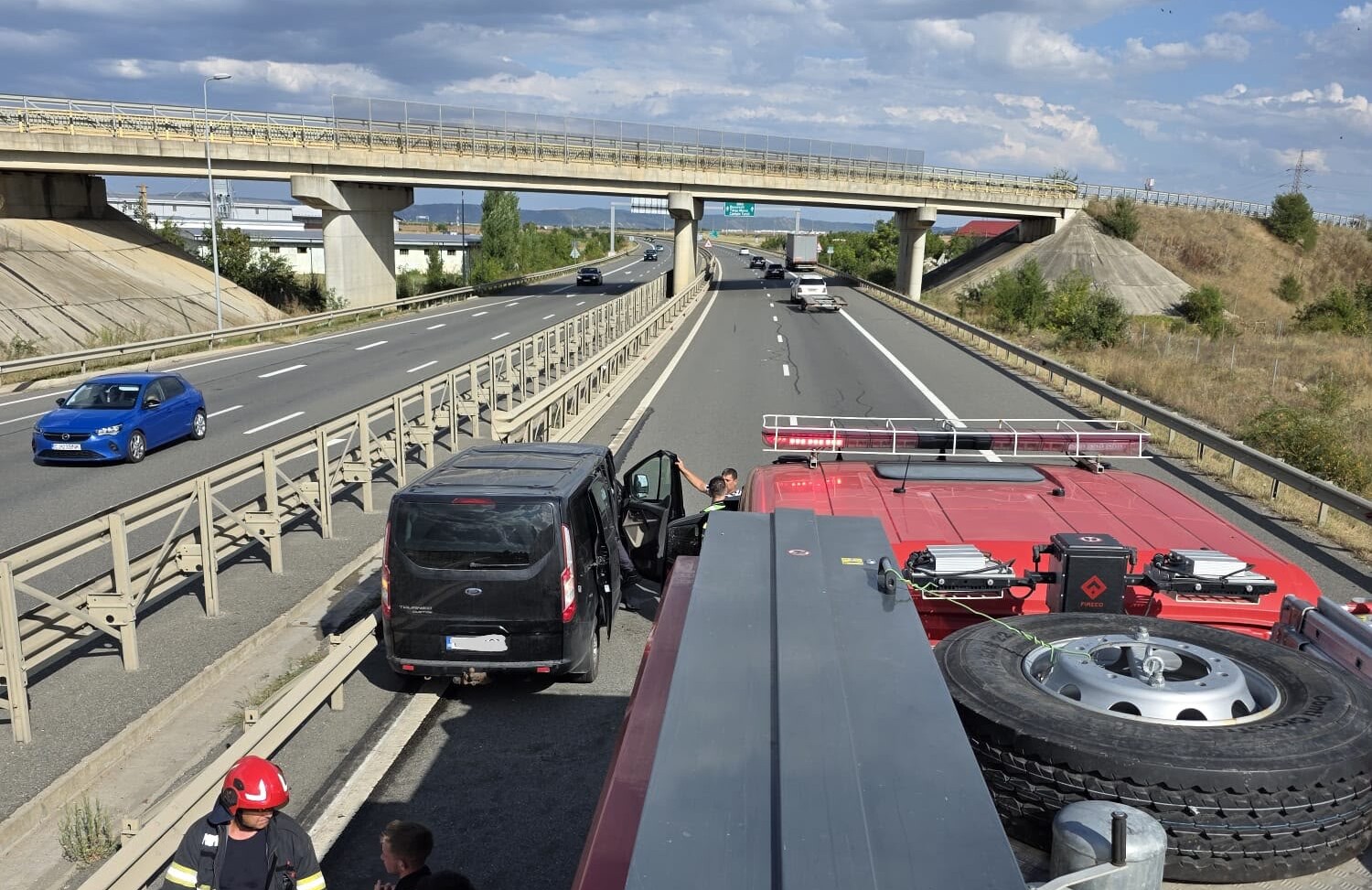 FOTO: Accident produs de un șofer de microbuz din Alba, pe A3 Turda-Câmpia Turzii. Mai mulți pasageri au fost răniți