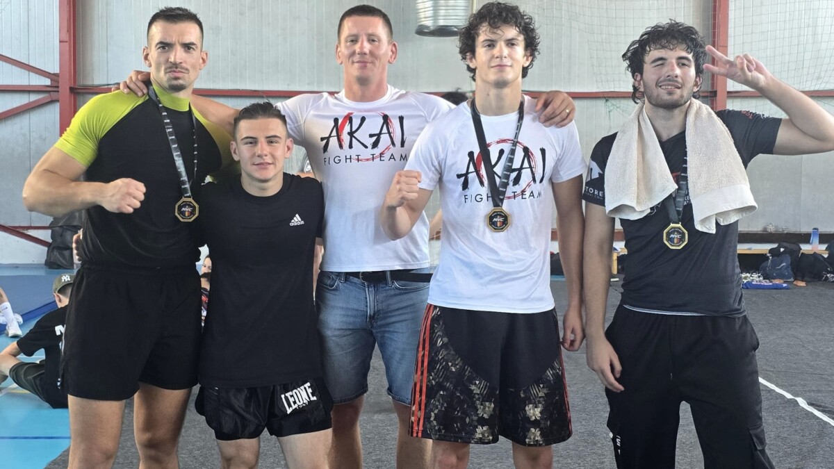 Patru sportivi ai clubului Akai din Alba Iulia au intrat în cușca de MMA, într-o competiție la Cluj. Ce rezultate au obținut