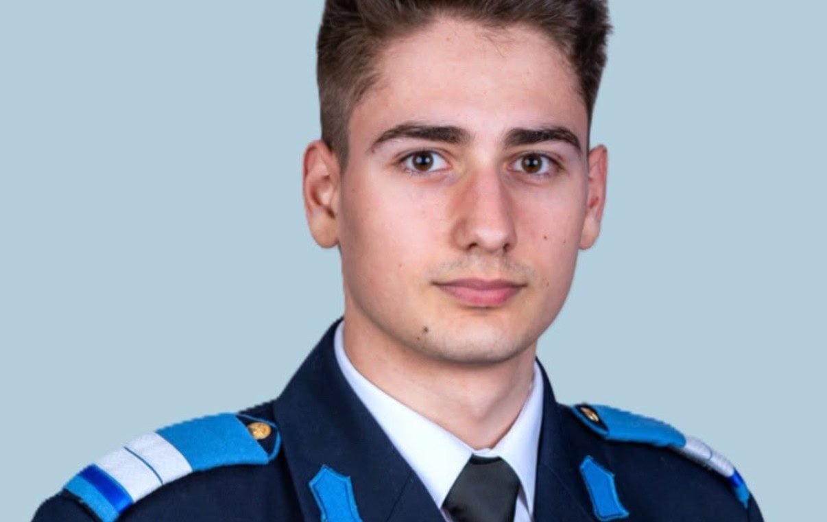 Albert Agud, absolvent al Colegiului Militar din Alba Iulia, admis pe primul loc la Academia Tehnică, specializarea Comunicații