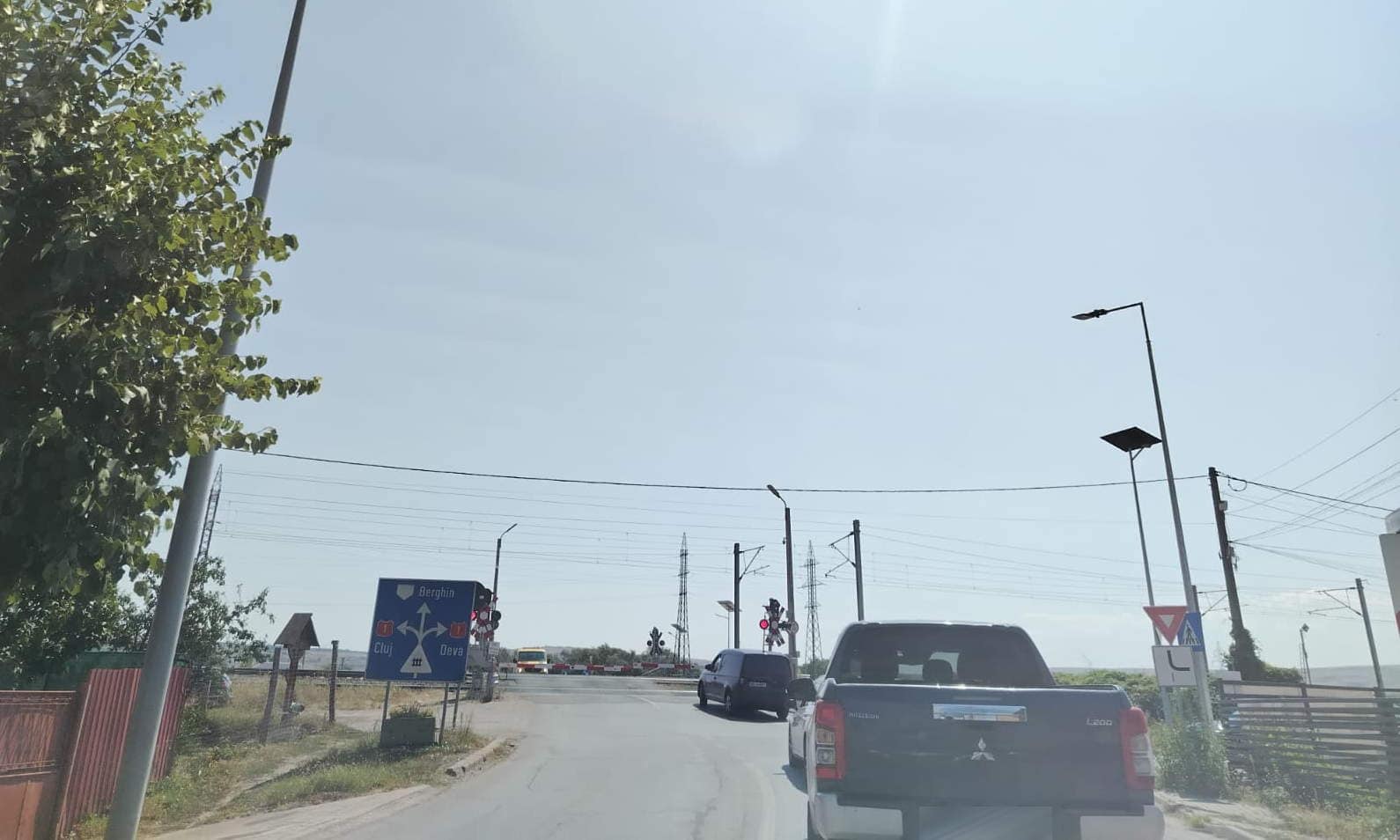 FOTO ȘTIREA TA: 40 de minute de așteptare la bariera de la ieșirea din Alba Iulia spre Centură. Situația, ignorată de ani întregi