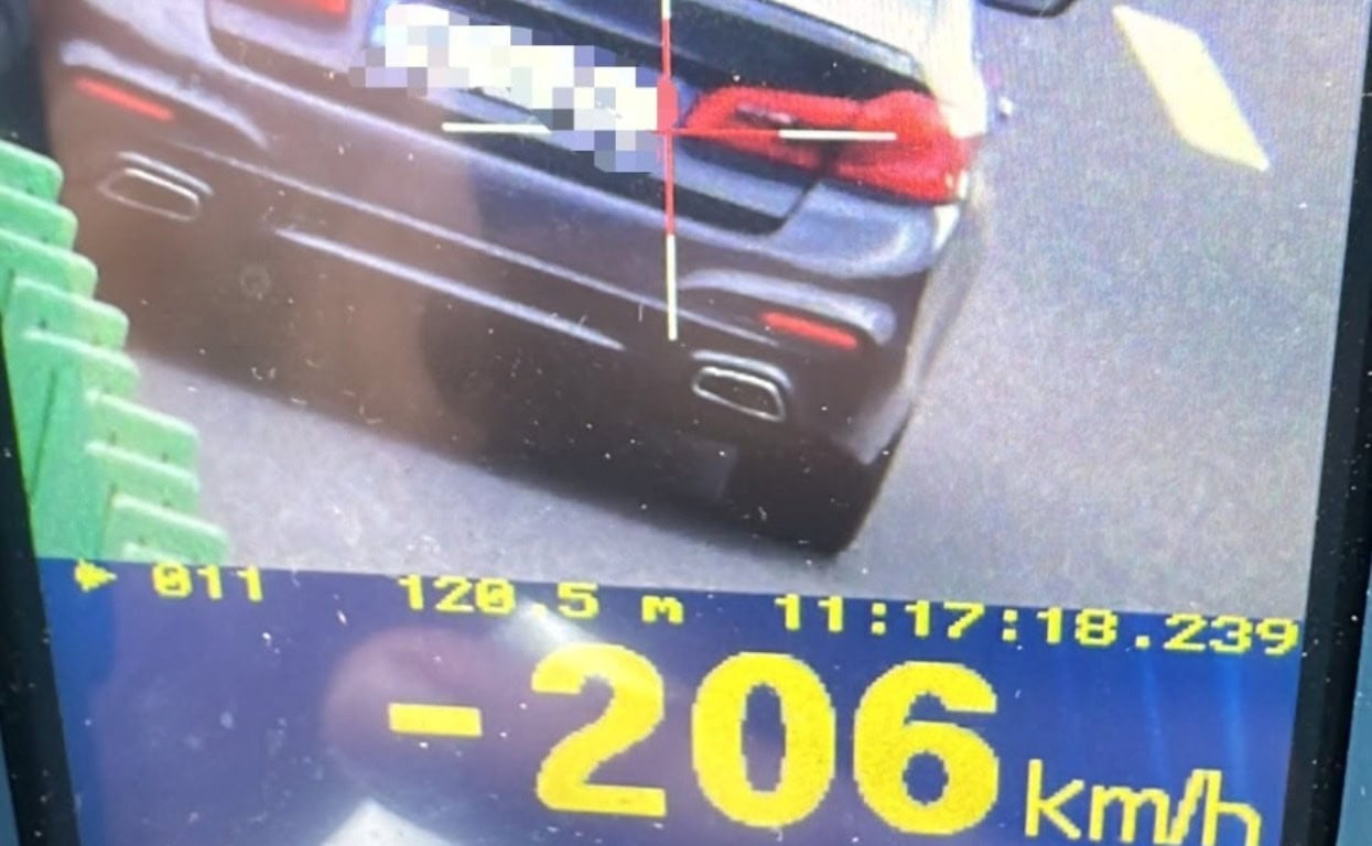 FOTO: Radare ”cascadă” pe autostrada A1 Sebeș-Sibiu-Deva. Un șofer, prins cu viteza de 206 km/h. Sancțiunile aplicate de Poliție