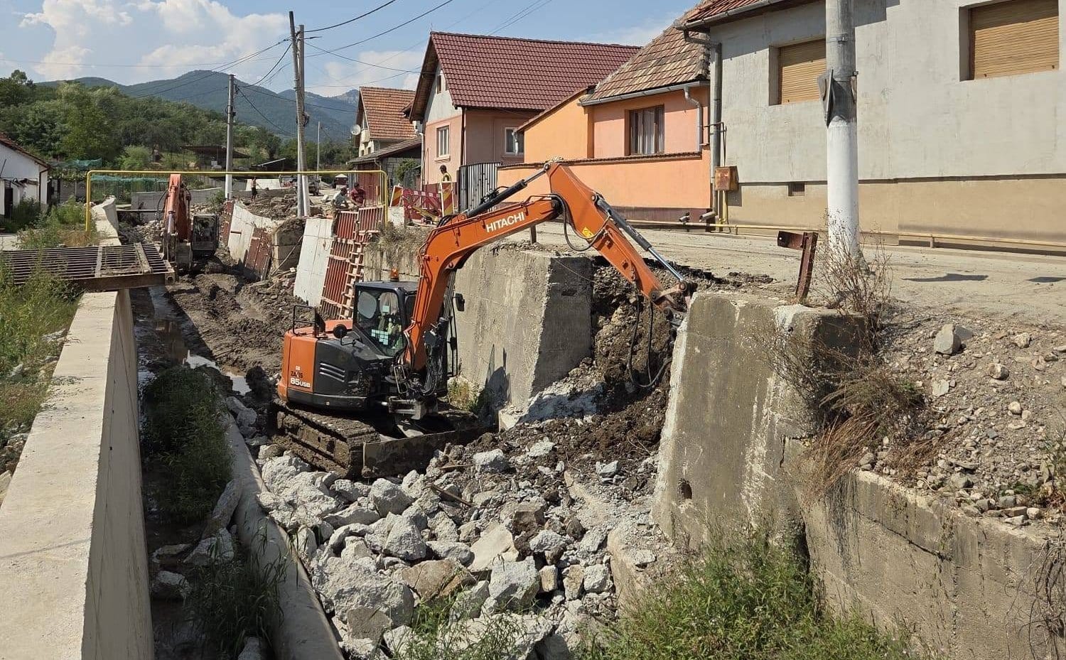 FOTO: Șantierul de amenajare a Văii Bucerdea, verificat de Apele Române. Care este stadiul lucrărilor