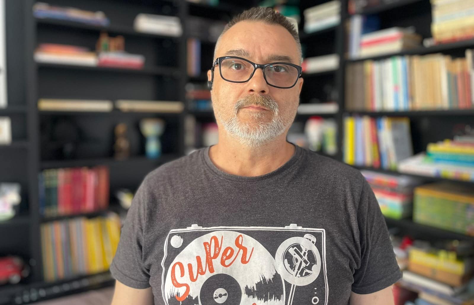 „Nu sunt poet”: Lansare inedită a unui volum de versuri de E.V. Roșca, la Alba Iulia. Inginerul îndrăgostit de poezie și muzică