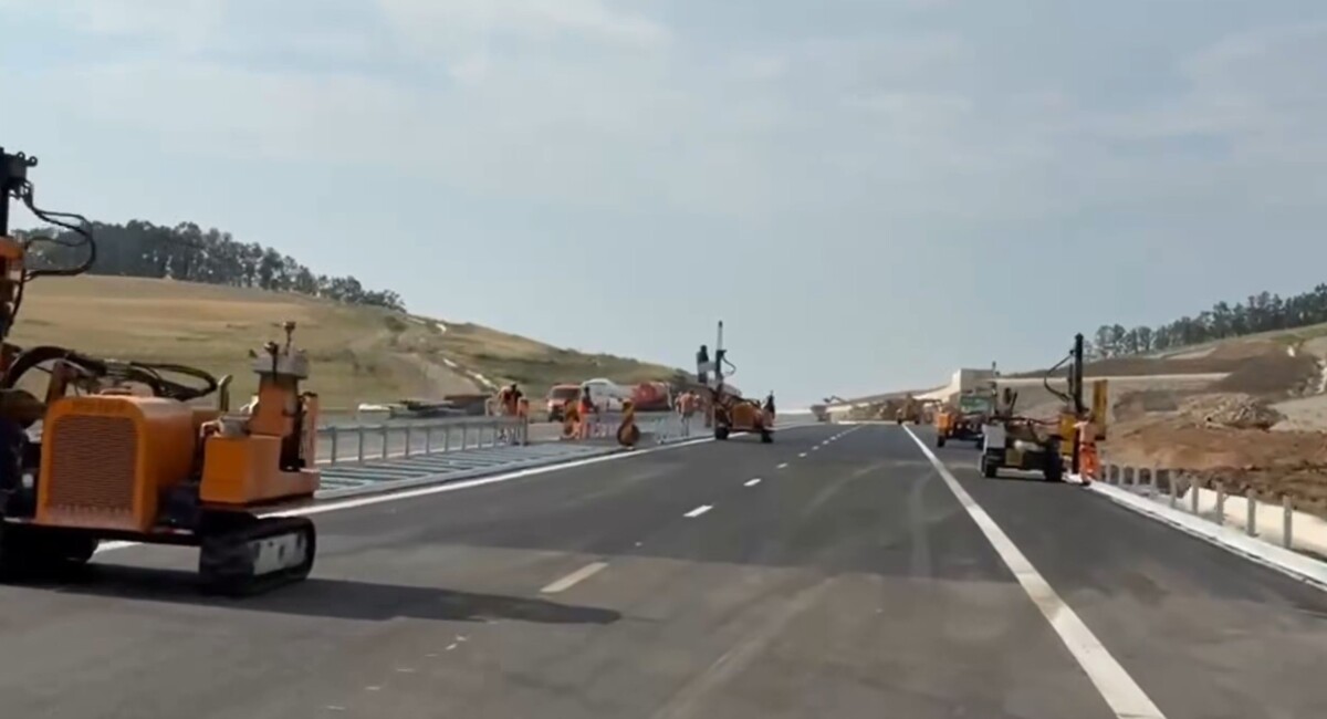 VIDEO: Pregătiri pe ultima sută de metri pentru deschiderea secțiunii Zimbor - Poarta Sălajului din Autostrada A3 Transilvania