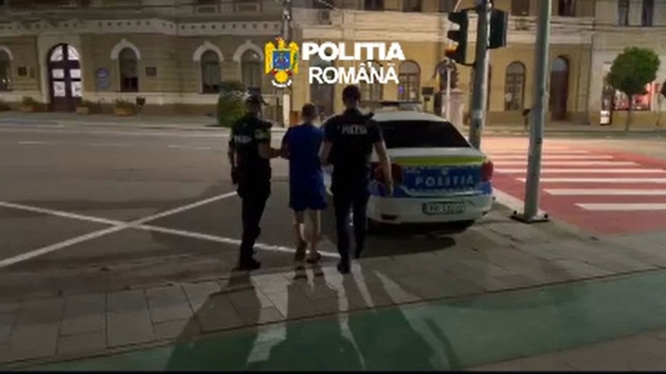 VIDEO: Bărbat din Aiud, reținut de polițiști după ce a fost prins băut la volan. Ce alcoolemie avea