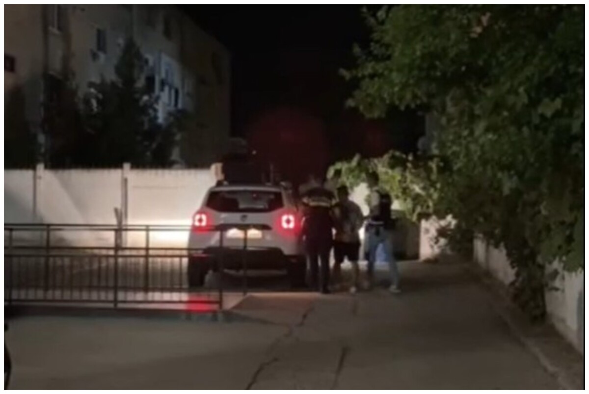 VIDEO: Tânăr de 20 de ani din Cugir, reținut după ce și-a bătut iubita de 18 ani, în timp ce erau în vizită la o cunoștință