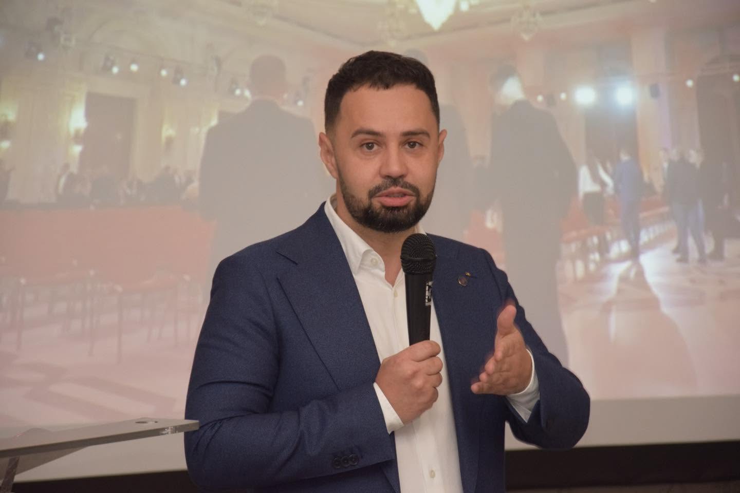 Corneliu Mureșan: În Alba, transportul a devenit un lux. Ion Dumitrel și PNL au aprobat abonamente de aproape 1.000 de lei (P)