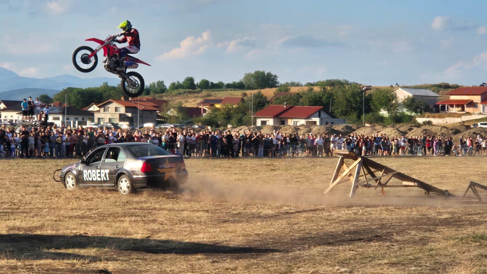 VIDEO: Lae Dreghici, momente de emoție și suspans la Ciugud Spectacol de cascadorie alături de fiul său, Robert