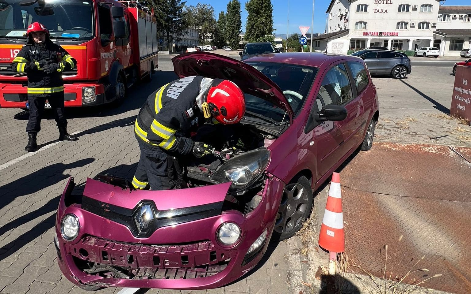 FOTO: Accident rutier la Alba Iulia, zona Ambient. Intervenție de prim ajutor pentru o persoană rănită