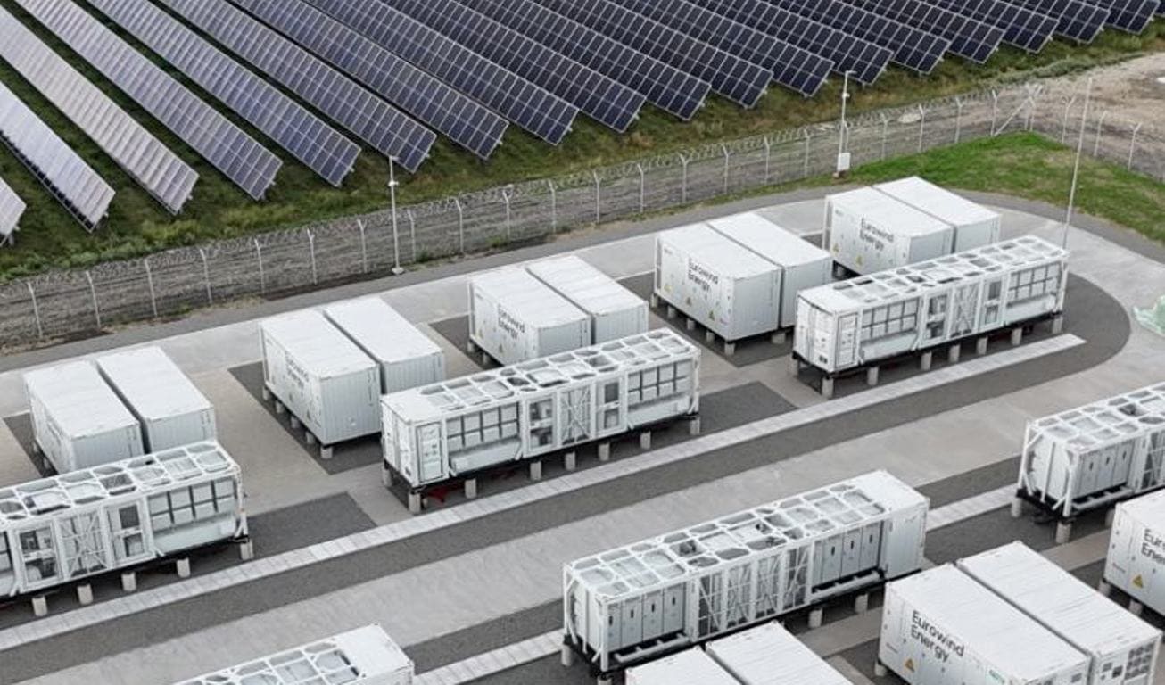 Baterie de stocare a energiei de 120 MWh, pusă în funcțiune la Teiuș, de către danezii de la Eurowind. Cât a fost investiția