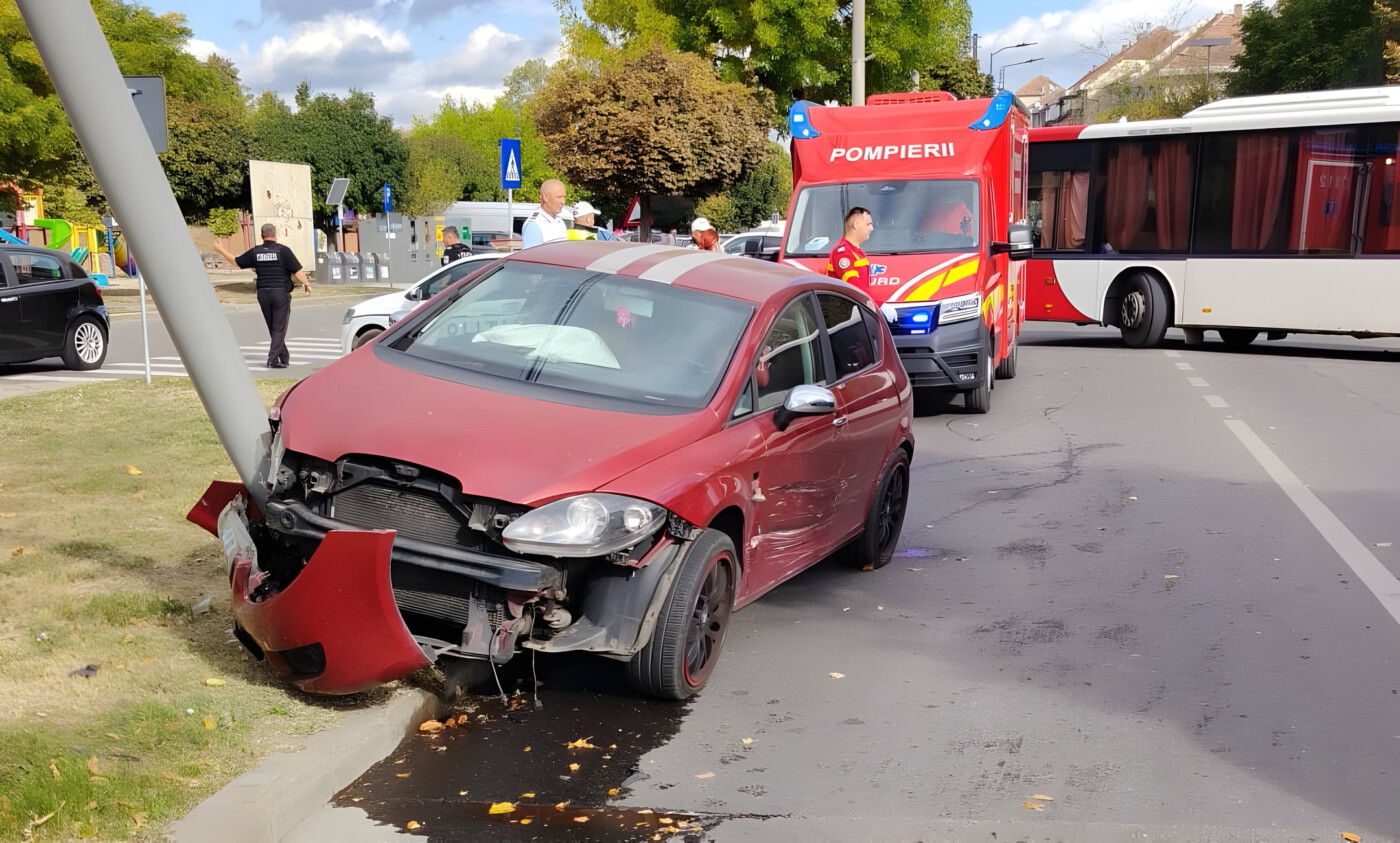 FOTO ACCIDENT RUTIER în Alba Iulia: Impact între două autoturisme