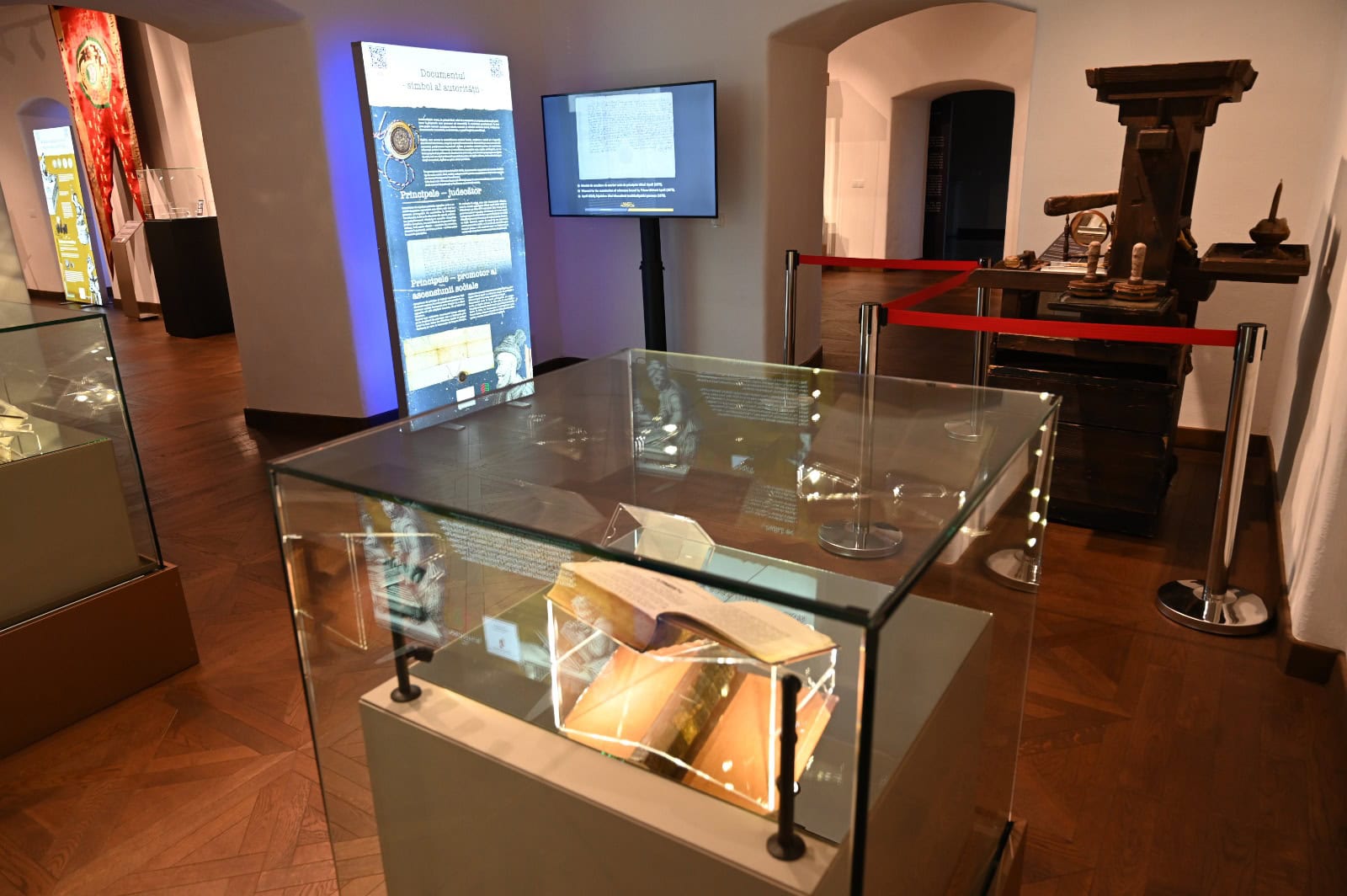 expozitie palatul principilor